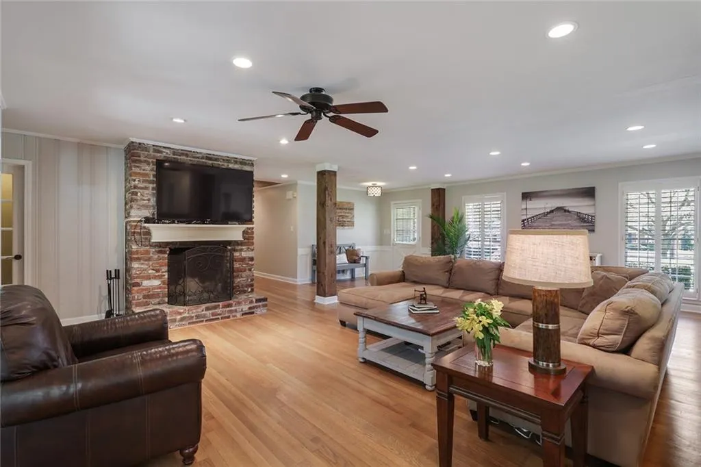 5805 Greenbrier Road, Atlanta, Georgia 30328, 3 Bedrooms Bedrooms, ,2 BathroomsBathrooms,Residential,Sold,5805 Greenbrier Road,6545245