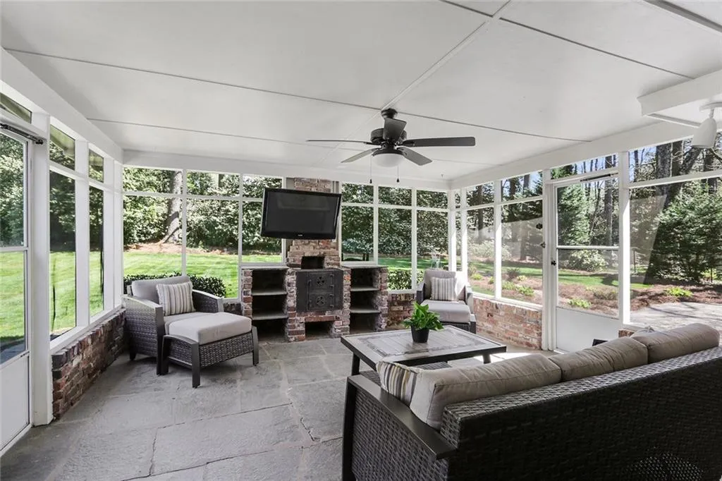 5805 Greenbrier Road, Atlanta, Georgia 30328, 3 Bedrooms Bedrooms, ,2 BathroomsBathrooms,Residential,Sold,5805 Greenbrier Road,6545245