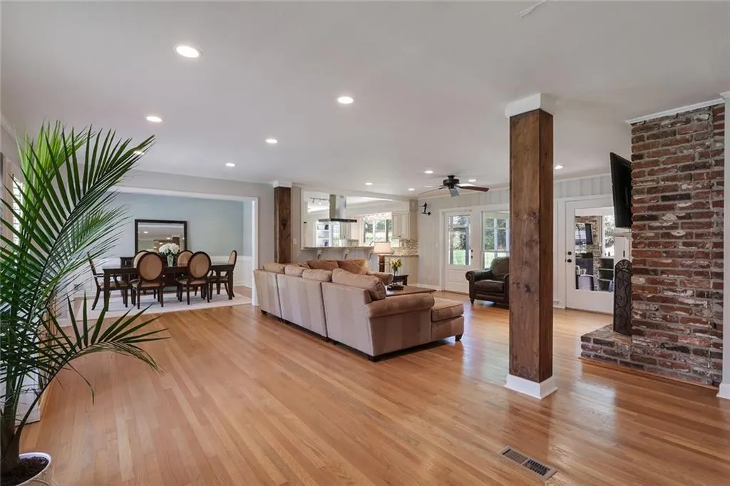 5805 Greenbrier Road, Atlanta, Georgia 30328, 3 Bedrooms Bedrooms, ,2 BathroomsBathrooms,Residential,Sold,5805 Greenbrier Road,6545245