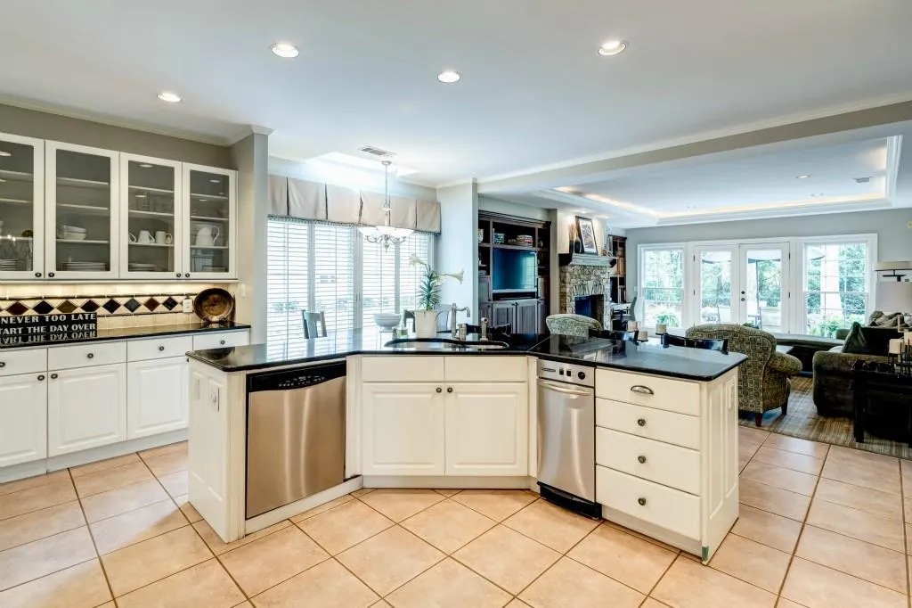 605 Avignon Court, Sandy Springs, Georgia 30350, 5 Bedrooms Bedrooms, ,3 BathroomsBathrooms,Residential,Sold,605 Avignon Court,5521512