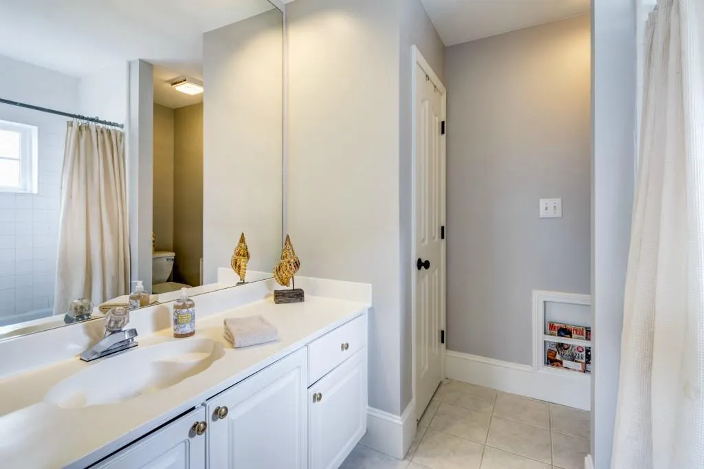 605 Avignon Court, Sandy Springs, Georgia 30350, 5 Bedrooms Bedrooms, ,3 BathroomsBathrooms,Residential,Sold,605 Avignon Court,5521512