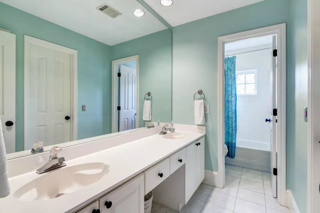 605 Avignon Court, Sandy Springs, Georgia 30350, 5 Bedrooms Bedrooms, ,3 BathroomsBathrooms,Residential,Sold,605 Avignon Court,5521512