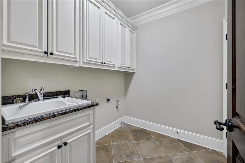 840 Camden Park Court Ne, Atlanta, Georgia 30342, 6 Bedrooms Bedrooms, ,6 BathroomsBathrooms,Residential,For Sale,840 Camden Park Court Ne,7646039