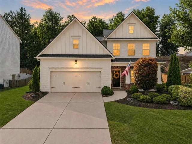 Welcome to 6125 Boulder Gate Way in Parkstone — five bedrooms, three full baths and nearly 2,800 square feet in North Forsyth.