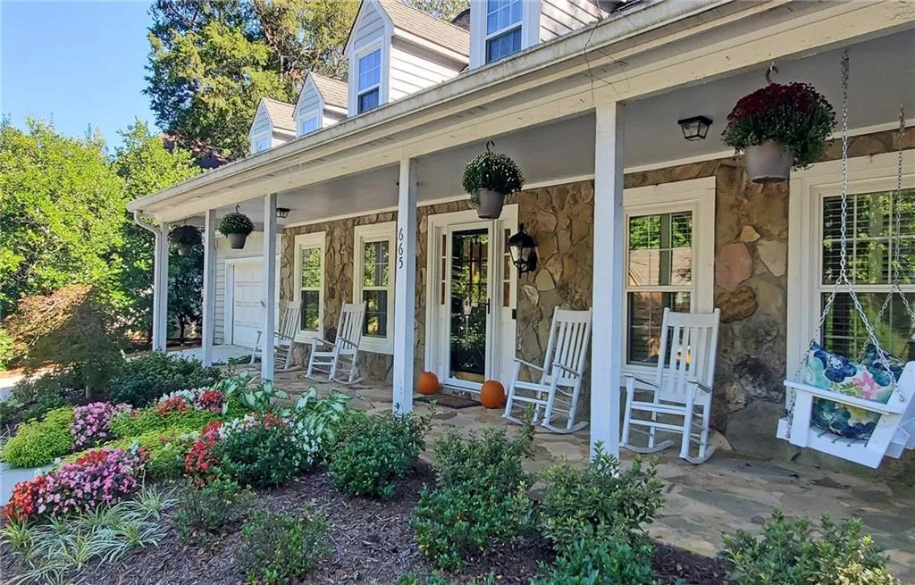 665 Mabry Road Ne, Sandy Springs, Georgia 30328, 4 Bedrooms Bedrooms, ,2 BathroomsBathrooms,Residential,Sold,665 Mabry Road Ne,6792180