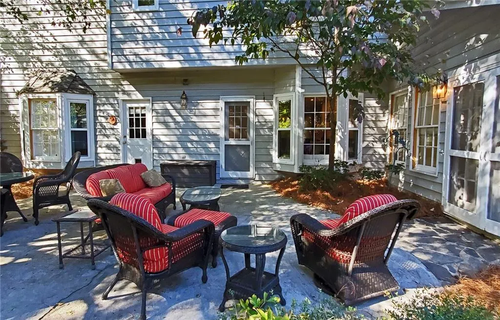 665 Mabry Road Ne, Sandy Springs, Georgia 30328, 4 Bedrooms Bedrooms, ,2 BathroomsBathrooms,Residential,Sold,665 Mabry Road Ne,6792180