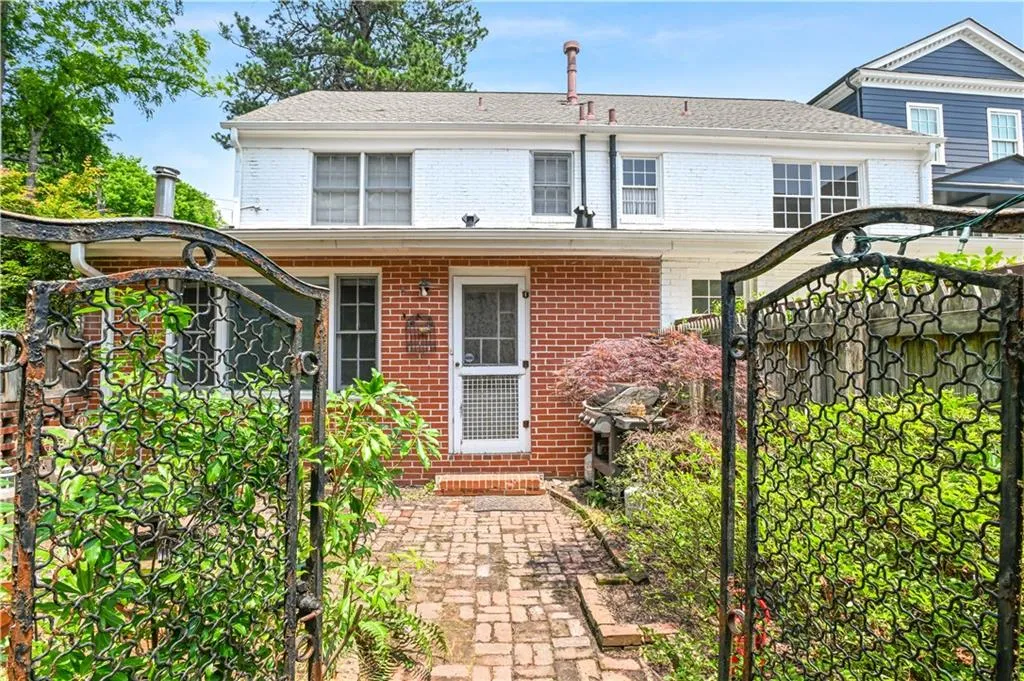 Fenced private patio