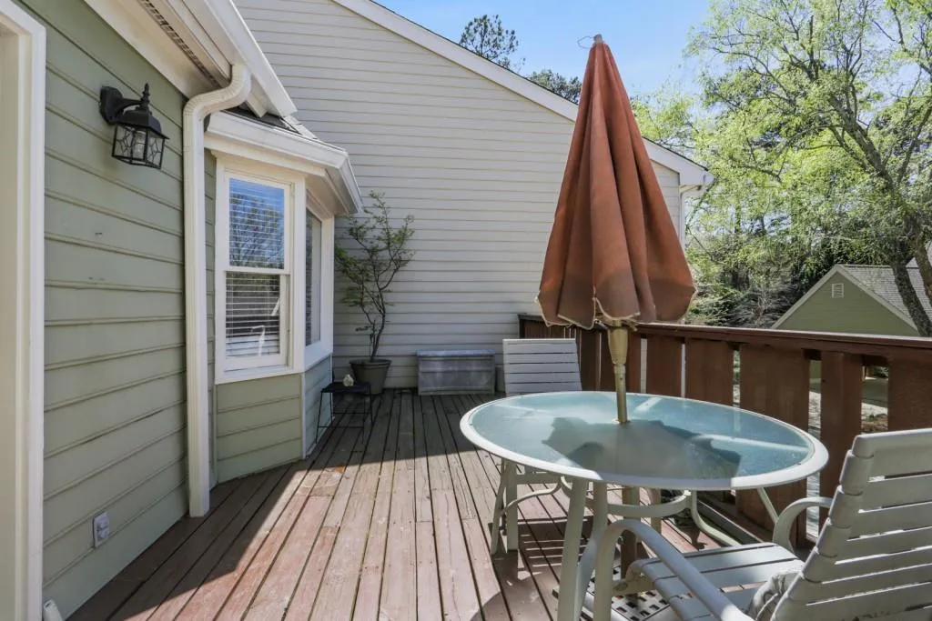 10 Vernon Glen Court, Sandy Springs, Georgia 30338, 2 Bedrooms Bedrooms, ,2 BathroomsBathrooms,Residential,Sold,10 Vernon Glen Court,6865371