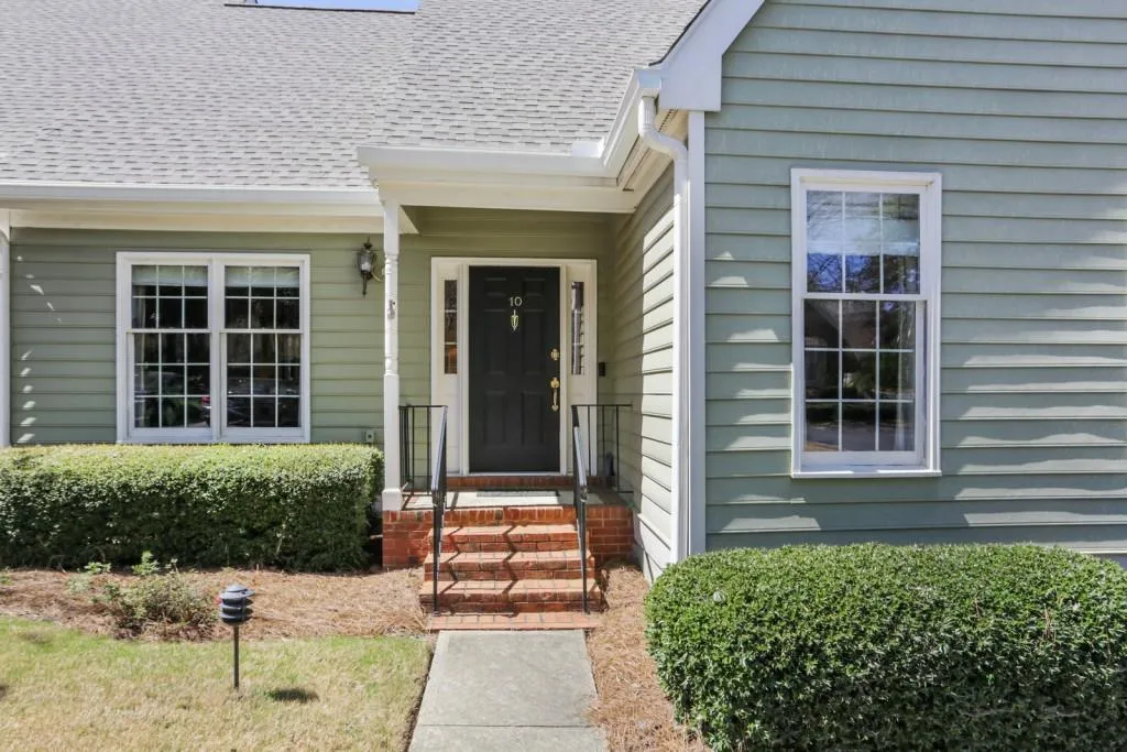 10 Vernon Glen Court, Sandy Springs, Georgia 30338, 2 Bedrooms Bedrooms, ,2 BathroomsBathrooms,Residential,Sold,10 Vernon Glen Court,6865371