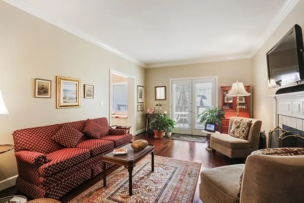 10 Vernon Glen Court, Sandy Springs, Georgia 30338, 2 Bedrooms Bedrooms, ,2 BathroomsBathrooms,Residential,Sold,10 Vernon Glen Court,6865371