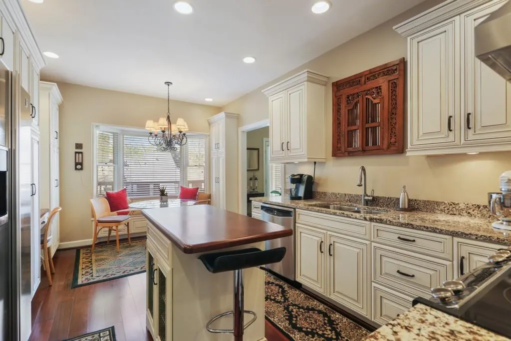 10 Vernon Glen Court, Sandy Springs, Georgia 30338, 2 Bedrooms Bedrooms, ,2 BathroomsBathrooms,Residential,Sold,10 Vernon Glen Court,6865371