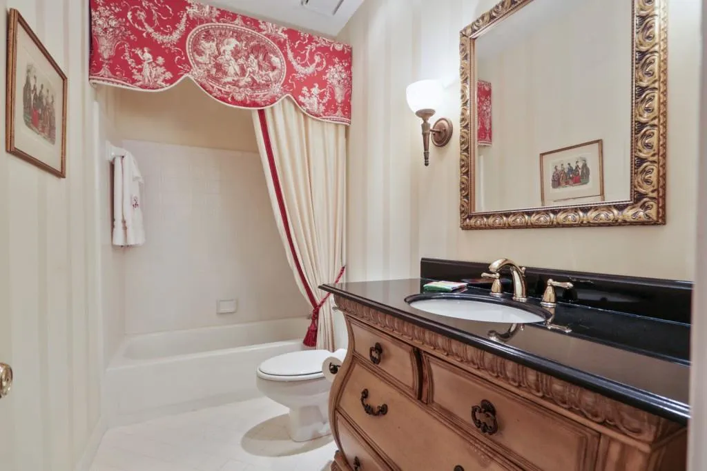 10 Vernon Glen Court, Sandy Springs, Georgia 30338, 2 Bedrooms Bedrooms, ,2 BathroomsBathrooms,Residential,Sold,10 Vernon Glen Court,6865371