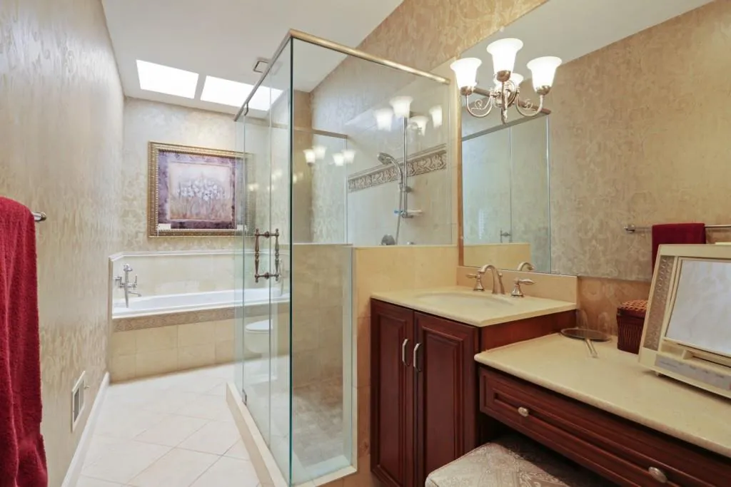 10 Vernon Glen Court, Sandy Springs, Georgia 30338, 2 Bedrooms Bedrooms, ,2 BathroomsBathrooms,Residential,Sold,10 Vernon Glen Court,6865371