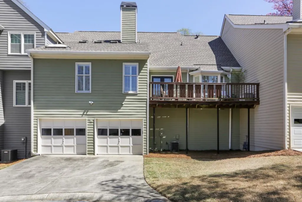 10 Vernon Glen Court, Sandy Springs, Georgia 30338, 2 Bedrooms Bedrooms, ,2 BathroomsBathrooms,Residential,Sold,10 Vernon Glen Court,6865371