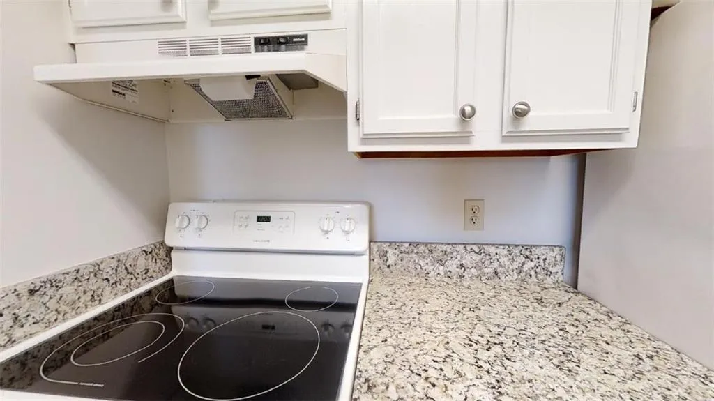 300 Johnson Ferry Road Ne Unit B911, Sandy Springs, Georgia 30328, 1 Bedroom Bedrooms, ,1 BathroomBathrooms,Residential,Sold,300 Johnson Ferry Road Ne Unit B911,7023470