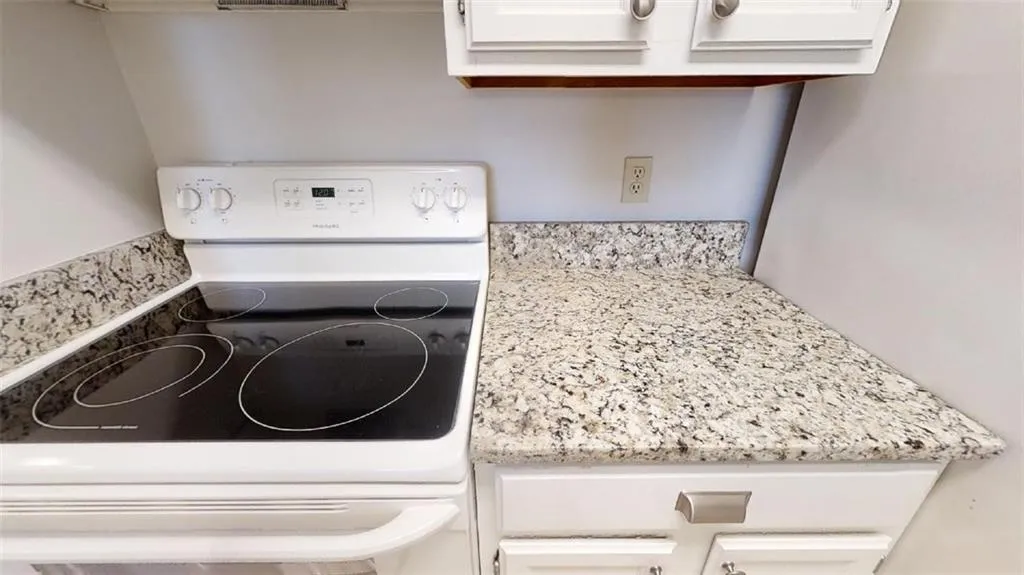 300 Johnson Ferry Road Ne Unit B911, Sandy Springs, Georgia 30328, 1 Bedroom Bedrooms, ,1 BathroomBathrooms,Residential,Sold,300 Johnson Ferry Road Ne Unit B911,7023470