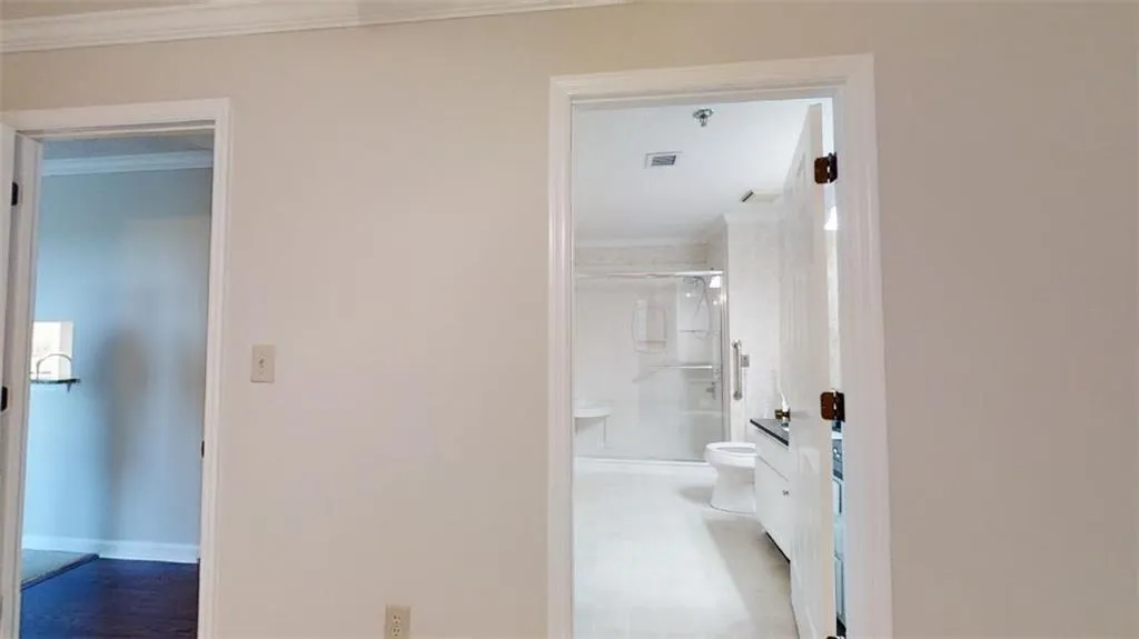 300 Johnson Ferry Road Ne Unit B911, Sandy Springs, Georgia 30328, 1 Bedroom Bedrooms, ,1 BathroomBathrooms,Residential,Sold,300 Johnson Ferry Road Ne Unit B911,7023470