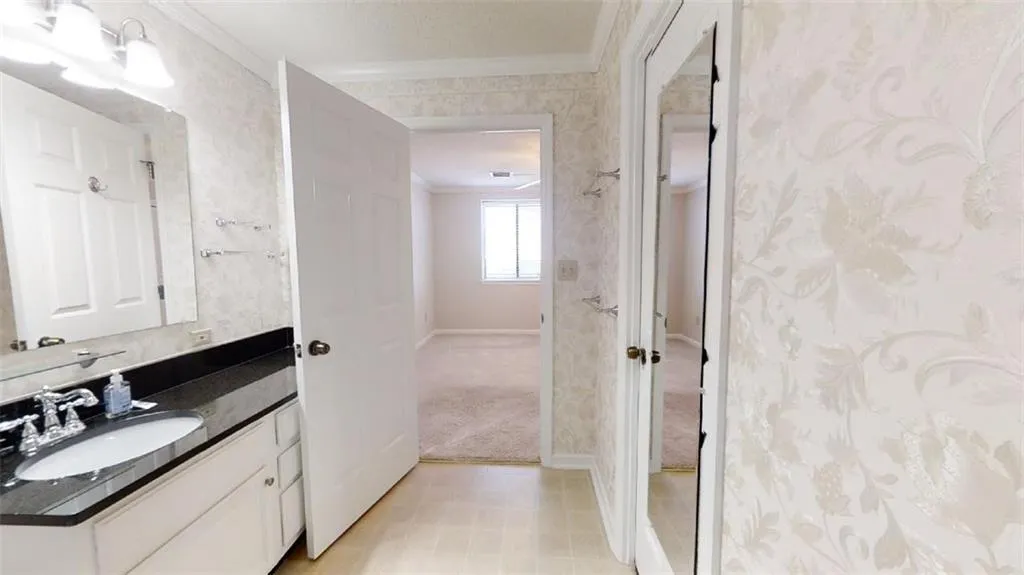300 Johnson Ferry Road Ne Unit B911, Sandy Springs, Georgia 30328, 1 Bedroom Bedrooms, ,1 BathroomBathrooms,Residential,Sold,300 Johnson Ferry Road Ne Unit B911,7023470