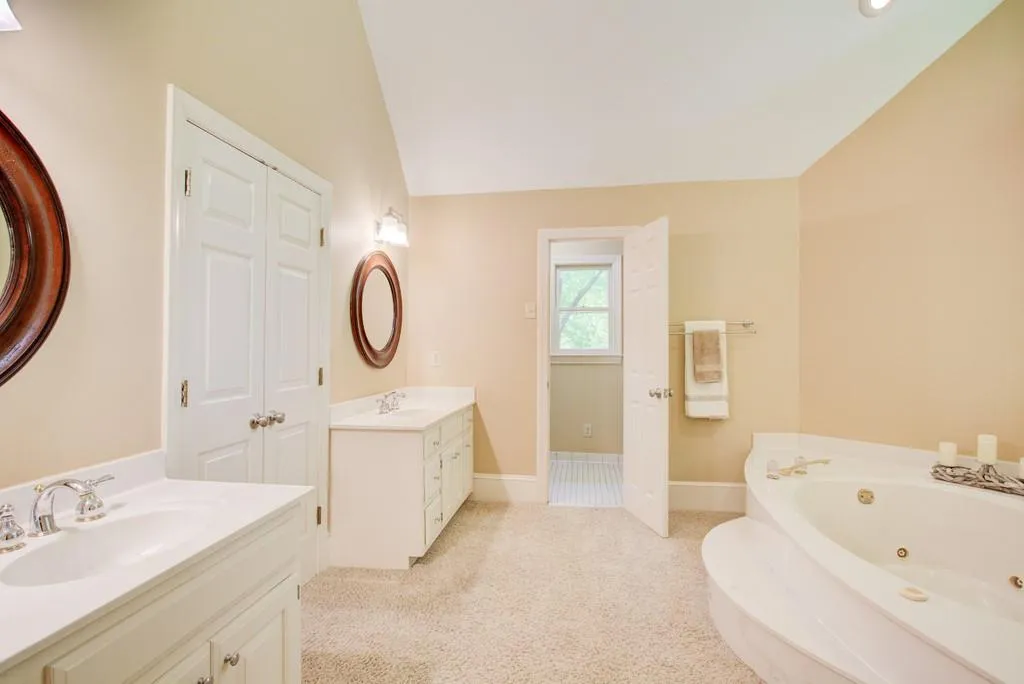 5420 New Wellington Close, Sandy Springs, Georgia 30327, 5 Bedrooms Bedrooms, ,4 BathroomsBathrooms,Residential,Sold,5420 New Wellington Close,6872412