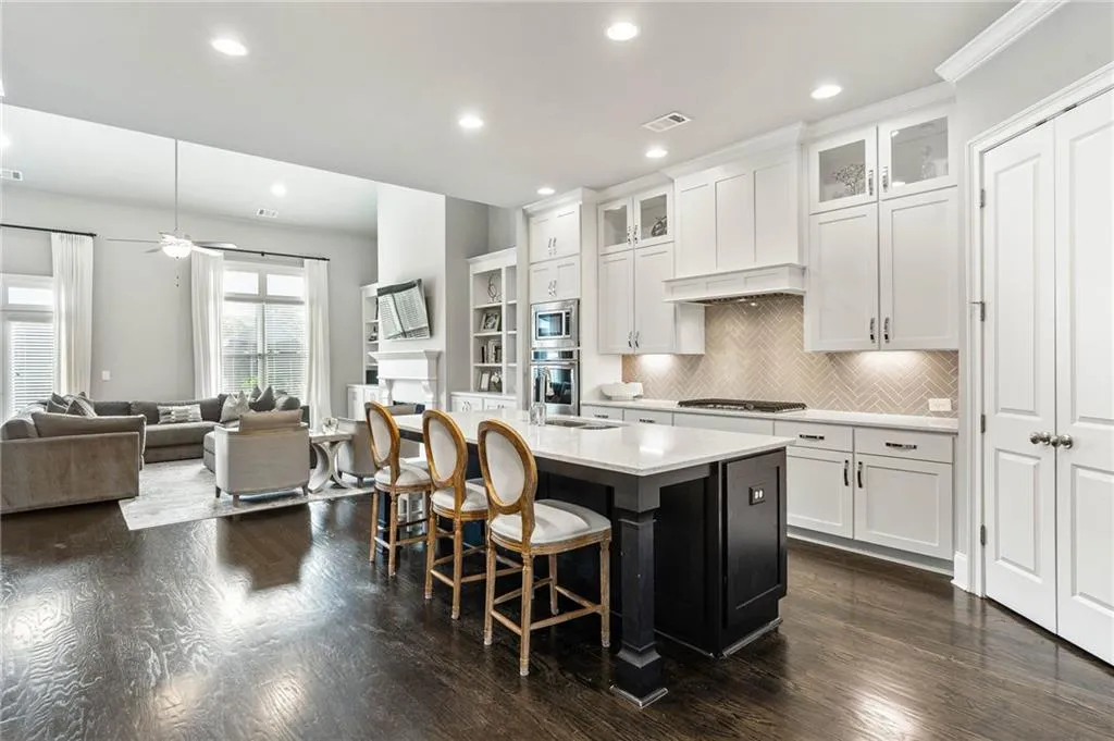 820 Novello Court Ne, Atlanta, Georgia 30342, 5 Bedrooms Bedrooms, ,4 BathroomsBathrooms,Residential,Sold,820 Novello Court Ne,7425946