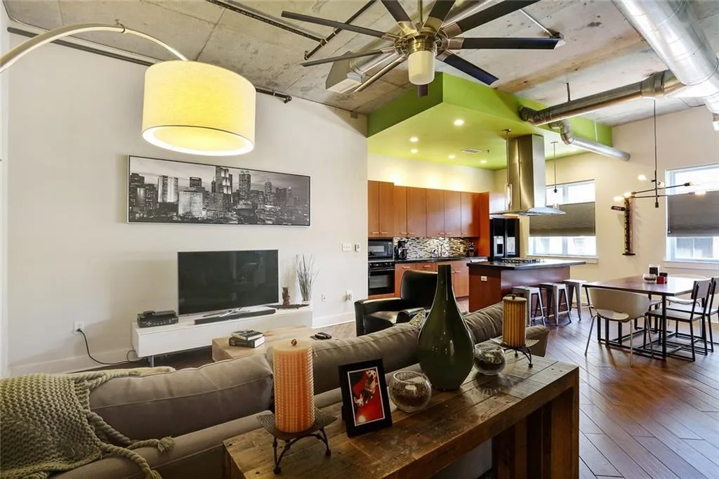 206 11th Street Ne Unit 204, Atlanta, Georgia 30309, 1 Bedroom Bedrooms, ,1 BathroomBathrooms,Residential,Sold,206 11th Street Ne Unit 204,5798554