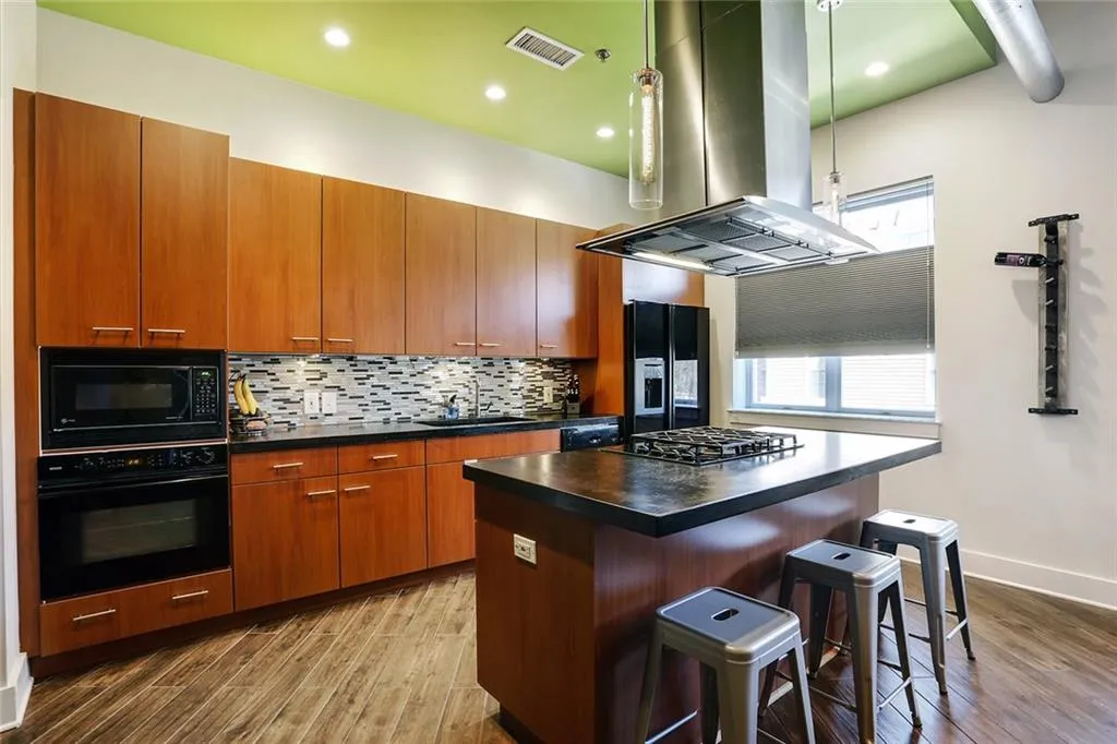 206 11th Street Ne Unit 204, Atlanta, Georgia 30309, 1 Bedroom Bedrooms, ,1 BathroomBathrooms,Residential,Sold,206 11th Street Ne Unit 204,5798554