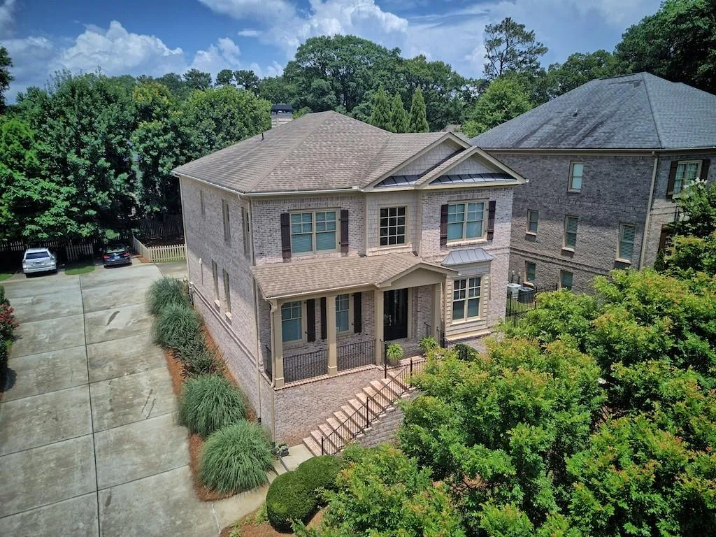 120 W Belle Isle Road, Atlanta, Georgia 30342, 5 Bedrooms Bedrooms, ,4 BathroomsBathrooms,Residential,Sold,120 W Belle Isle Road,6736128