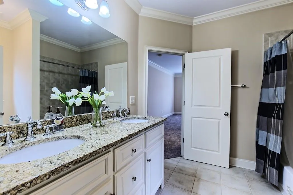 120 W Belle Isle Road, Atlanta, Georgia 30342, 5 Bedrooms Bedrooms, ,4 BathroomsBathrooms,Residential,Sold,120 W Belle Isle Road,6736128
