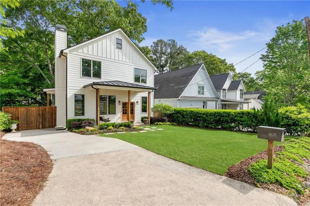 1671 Laurel Avenue Nw, Atlanta, Georgia 30318, 3 Bedrooms Bedrooms, ,2 BathroomsBathrooms,Residential,For Sale,1671 Laurel Avenue Nw,7619661