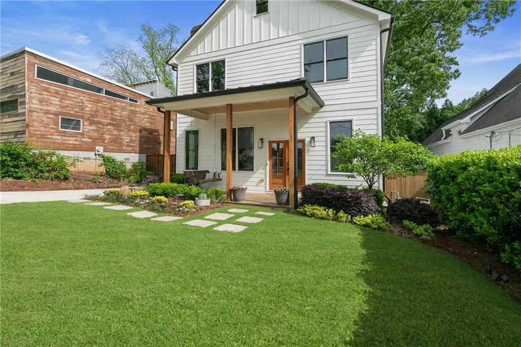 1671 Laurel Avenue Nw, Atlanta, Georgia 30318, 3 Bedrooms Bedrooms, ,2 BathroomsBathrooms,Residential,For Sale,1671 Laurel Avenue Nw,7619661