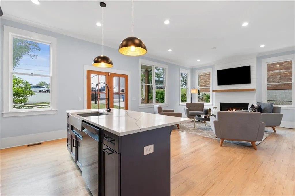 1671 Laurel Avenue Nw, Atlanta, Georgia 30318, 3 Bedrooms Bedrooms, ,2 BathroomsBathrooms,Residential,For Sale,1671 Laurel Avenue Nw,7619661