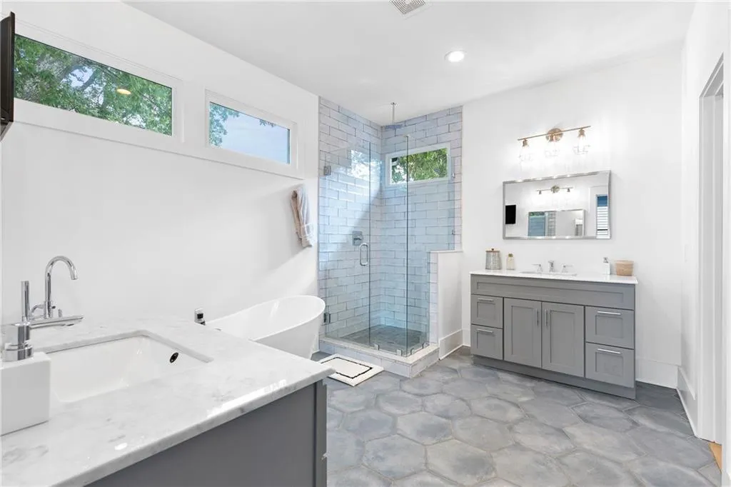 1671 Laurel Avenue Nw, Atlanta, Georgia 30318, 3 Bedrooms Bedrooms, ,2 BathroomsBathrooms,Residential,For Sale,1671 Laurel Avenue Nw,7619661