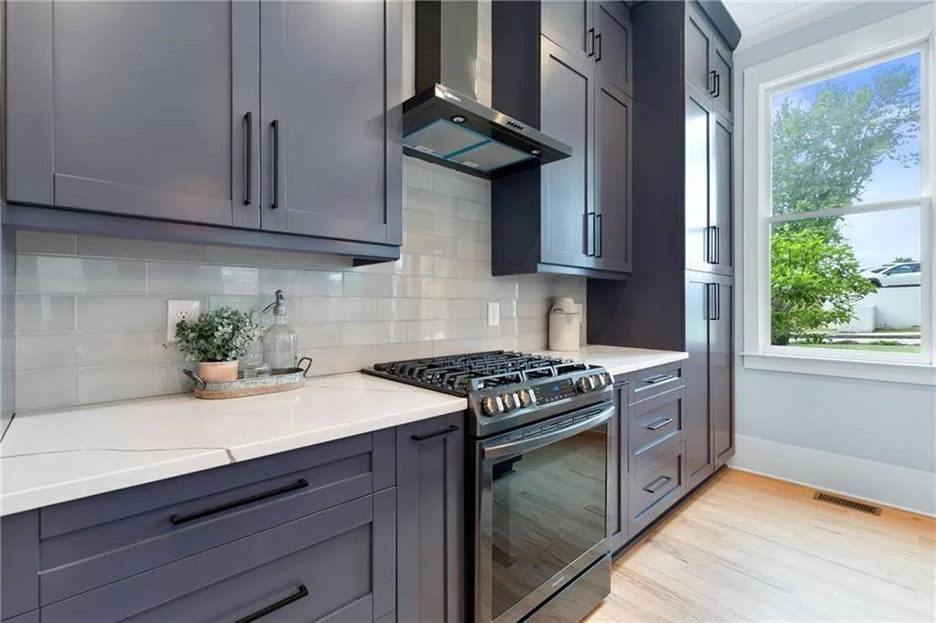 1671 Laurel Avenue Nw, Atlanta, Georgia 30318, 3 Bedrooms Bedrooms, ,2 BathroomsBathrooms,Residential,For Sale,1671 Laurel Avenue Nw,7619661