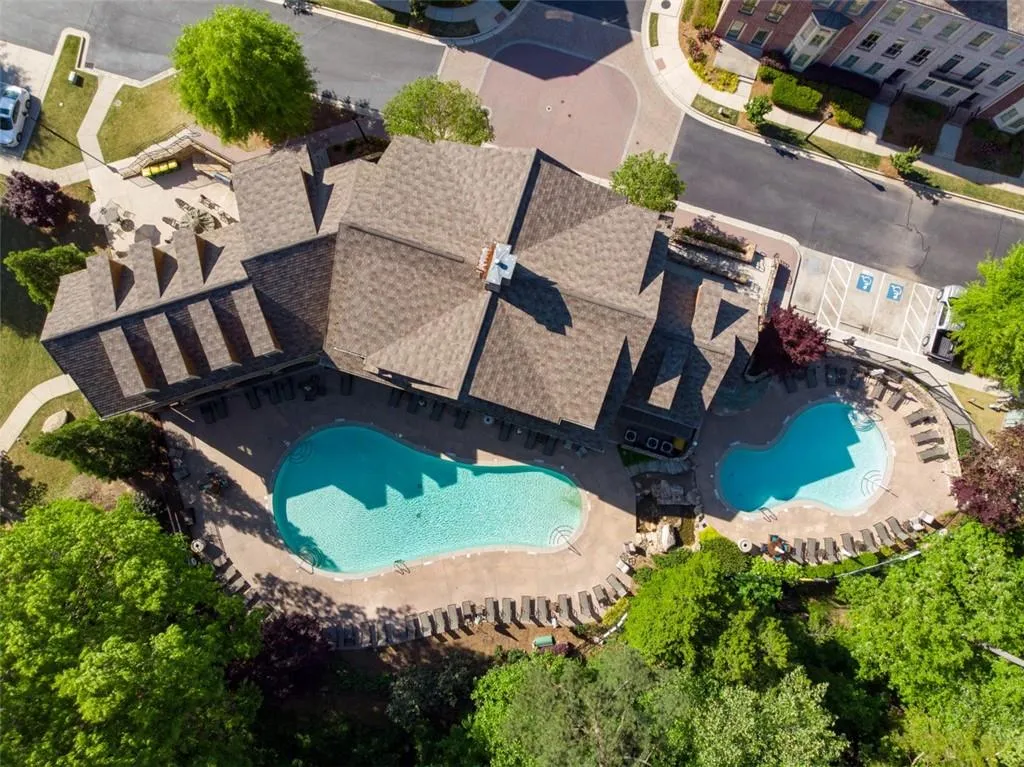 Birds eye view of property
