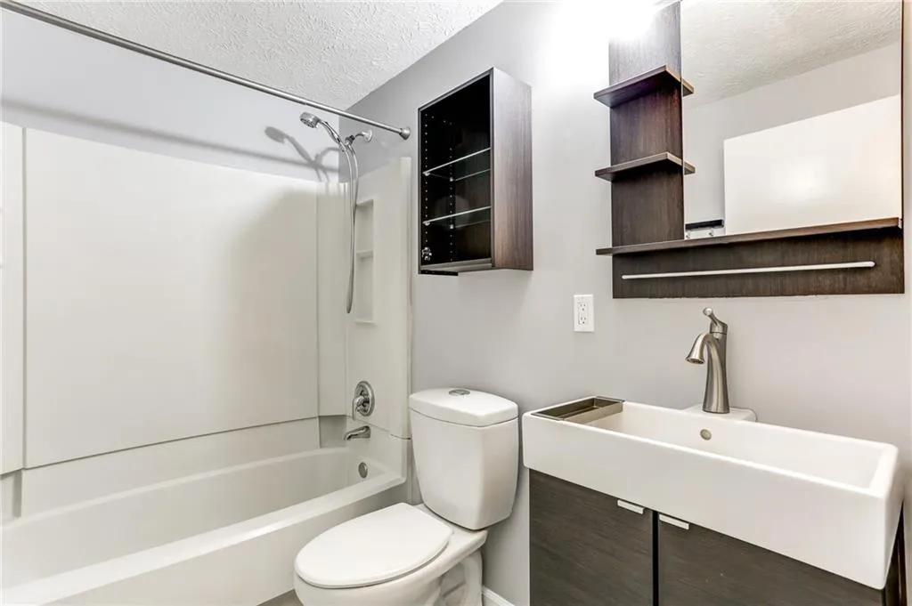 Full bathroom on upper level