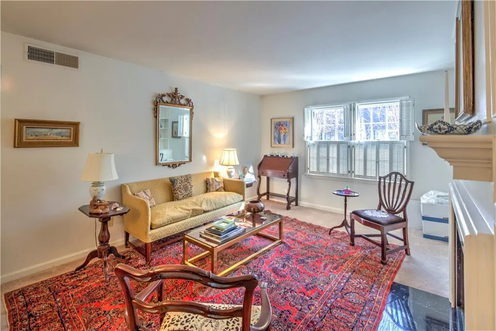 4 Glenald Way Nw, Atlanta, Georgia 30327, 2 Bedrooms Bedrooms, ,2 BathroomsBathrooms,Residential,Sold,4 Glenald Way Nw,5812602