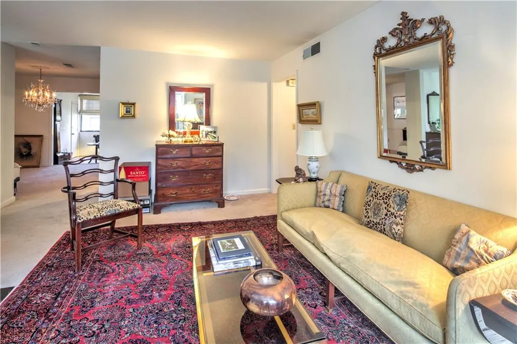 4 Glenald Way Nw, Atlanta, Georgia 30327, 2 Bedrooms Bedrooms, ,2 BathroomsBathrooms,Residential,Sold,4 Glenald Way Nw,5812602