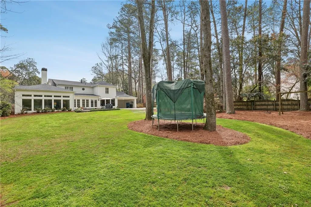 6040 Weatherly Drive, Atlanta, Georgia 30328, 4 Bedrooms Bedrooms, ,4 BathroomsBathrooms,Residential,Sold,6040 Weatherly Drive,7374024