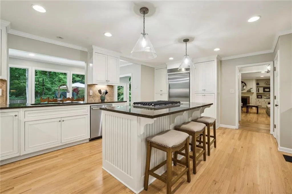 6040 Weatherly Drive, Atlanta, Georgia 30328, 4 Bedrooms Bedrooms, ,4 BathroomsBathrooms,Residential,Sold,6040 Weatherly Drive,7374024