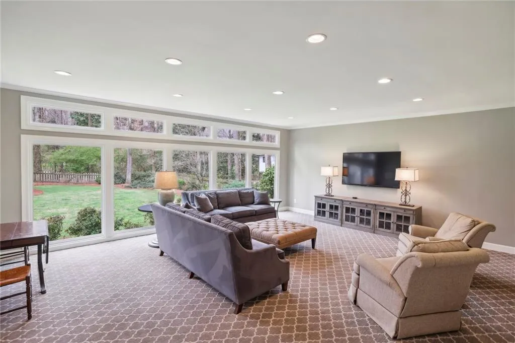 6040 Weatherly Drive, Atlanta, Georgia 30328, 4 Bedrooms Bedrooms, ,4 BathroomsBathrooms,Residential,Sold,6040 Weatherly Drive,7374024