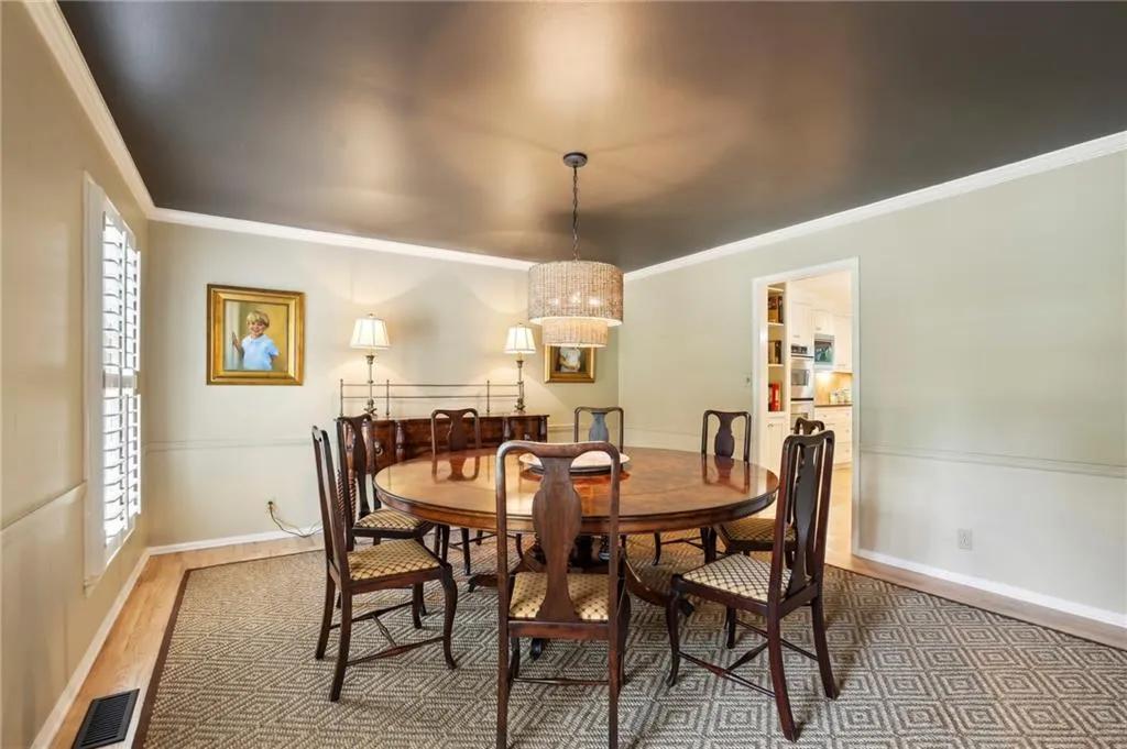 6040 Weatherly Drive, Atlanta, Georgia 30328, 4 Bedrooms Bedrooms, ,4 BathroomsBathrooms,Residential,Sold,6040 Weatherly Drive,7374024