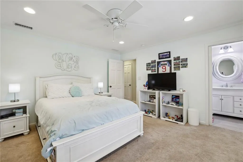 6040 Weatherly Drive, Atlanta, Georgia 30328, 4 Bedrooms Bedrooms, ,4 BathroomsBathrooms,Residential,Sold,6040 Weatherly Drive,7374024