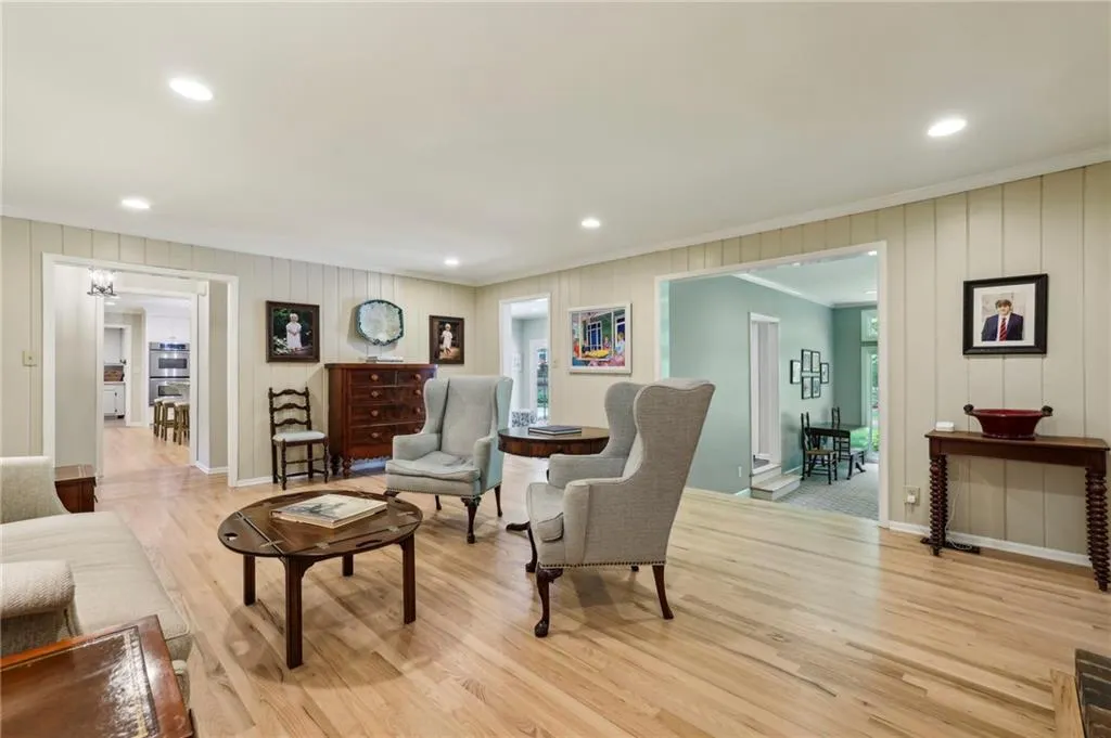 6040 Weatherly Drive, Atlanta, Georgia 30328, 4 Bedrooms Bedrooms, ,4 BathroomsBathrooms,Residential,Sold,6040 Weatherly Drive,7374024