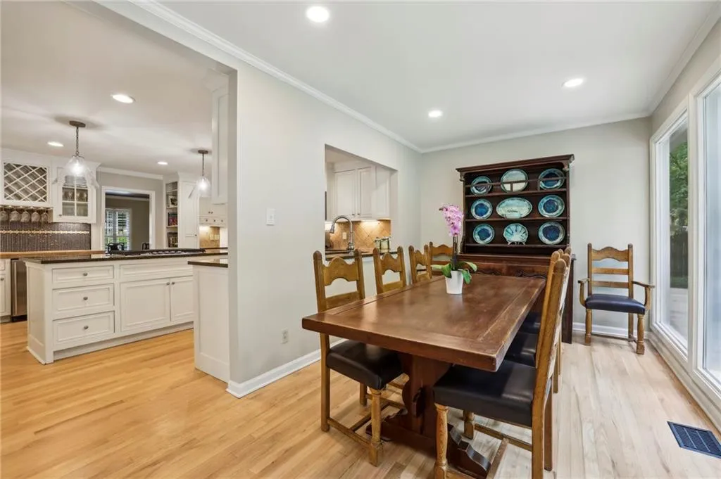 6040 Weatherly Drive, Atlanta, Georgia 30328, 4 Bedrooms Bedrooms, ,4 BathroomsBathrooms,Residential,Sold,6040 Weatherly Drive,7374024
