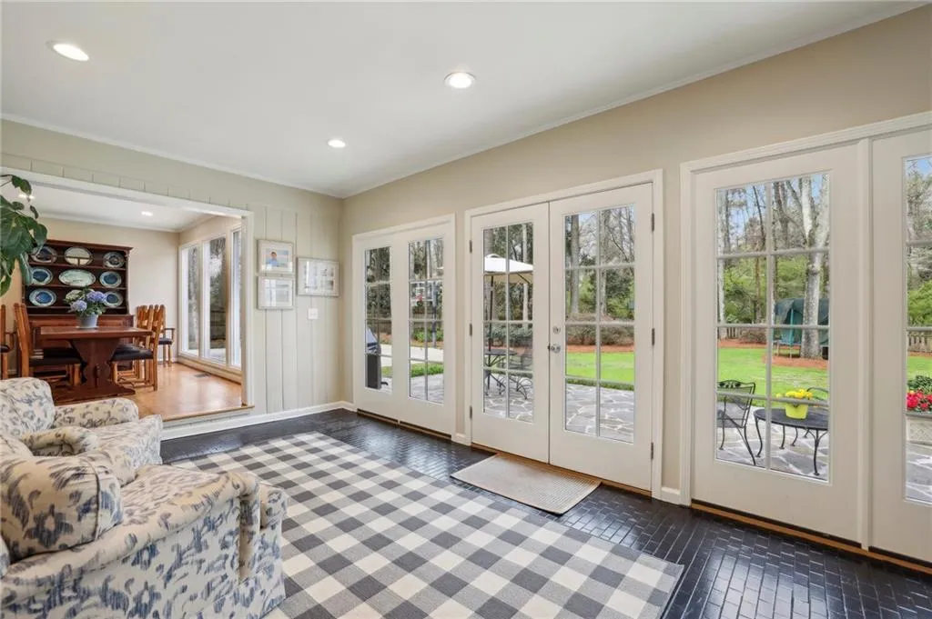 6040 Weatherly Drive, Atlanta, Georgia 30328, 4 Bedrooms Bedrooms, ,4 BathroomsBathrooms,Residential,Sold,6040 Weatherly Drive,7374024