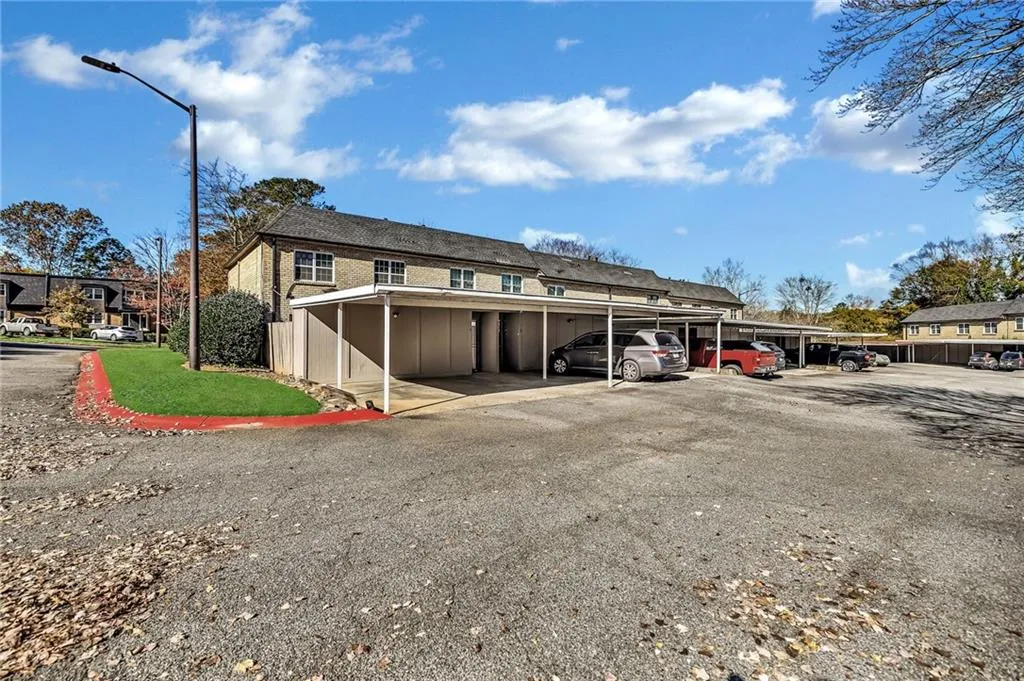 350 Winding River Drive Unit F, Atlanta, Georgia 30350, 3 Bedrooms Bedrooms, ,2 BathroomsBathrooms,Residential,Sold,350 Winding River Drive Unit F,7682186