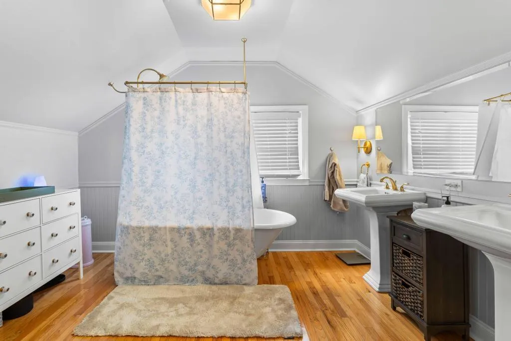 2255 Fairhaven Circle Ne, Atlanta, Georgia 30305, 3 Bedrooms Bedrooms, ,2 BathroomsBathrooms,Residential,For Sale,2255 Fairhaven Circle Ne,7655328