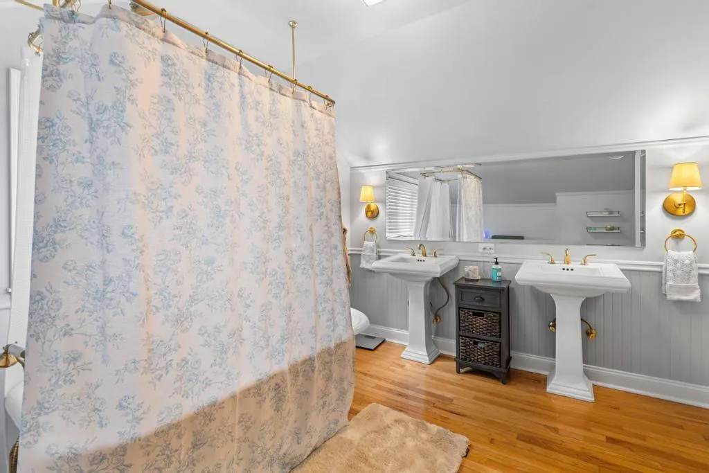 2255 Fairhaven Circle Ne, Atlanta, Georgia 30305, 3 Bedrooms Bedrooms, ,2 BathroomsBathrooms,Residential,For Sale,2255 Fairhaven Circle Ne,7655328