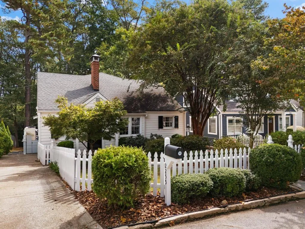 2255 Fairhaven Circle Ne, Atlanta, Georgia 30305, 3 Bedrooms Bedrooms, ,2 BathroomsBathrooms,Residential,For Sale,2255 Fairhaven Circle Ne,7655328