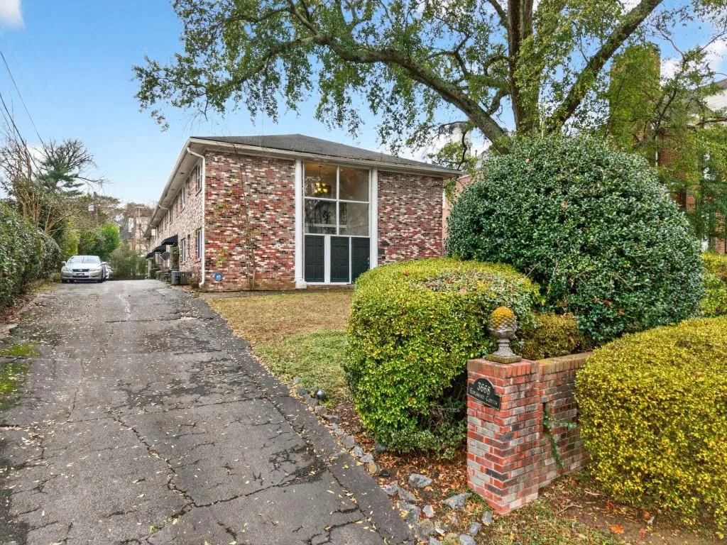 3668 Kingsboro Road Ne Unit 4, Atlanta, Georgia 30319, 1 Bedroom Bedrooms, ,1 BathroomBathrooms,Residential,For Sale,3668 Kingsboro Road Ne Unit 4,7690188